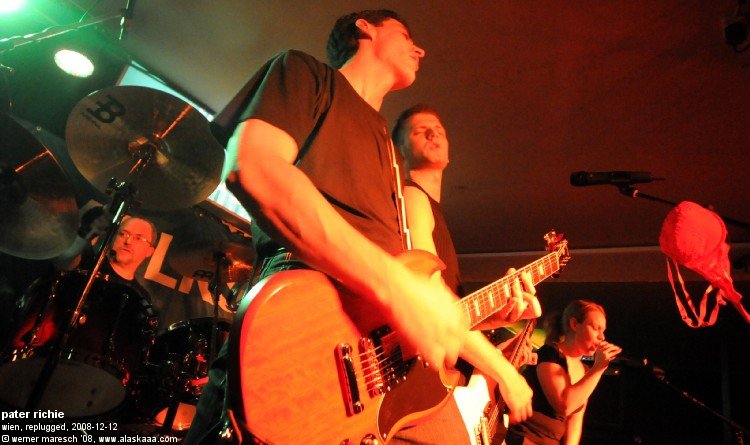 081212__replug_pr_group___408_c.jpg